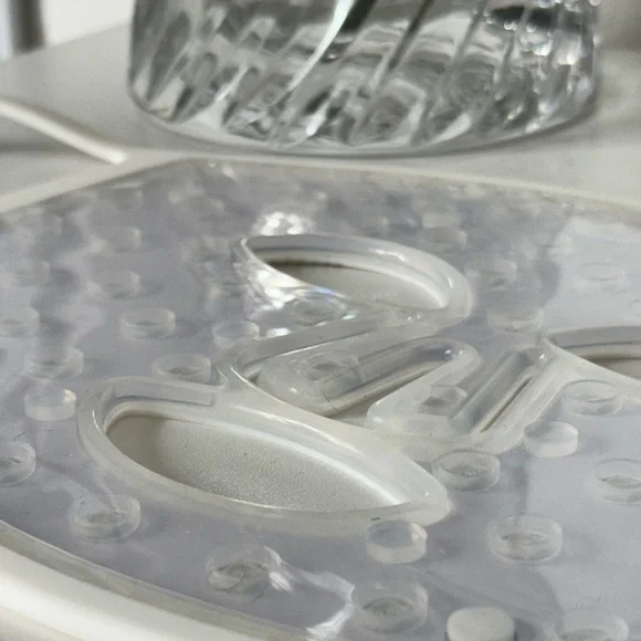 CURRENTBODY skin led light therapy mask